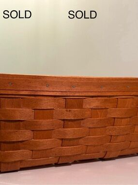 Henn Cubbie basket w/plastic liner & cloth liners.Excellent condition. Storage